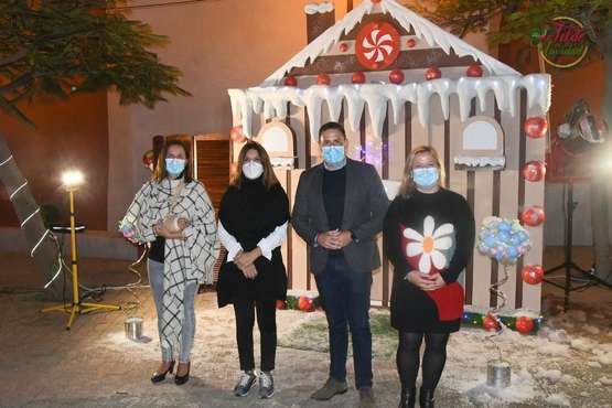 La alcaldesa de Telde alaba el ambiente mágico de la Casa de la Navidad/Francisco Javier Santana y TA.